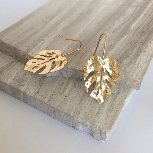 New ~ Anthropologie Monstera Leaf Earrings - Picture 2 of 7